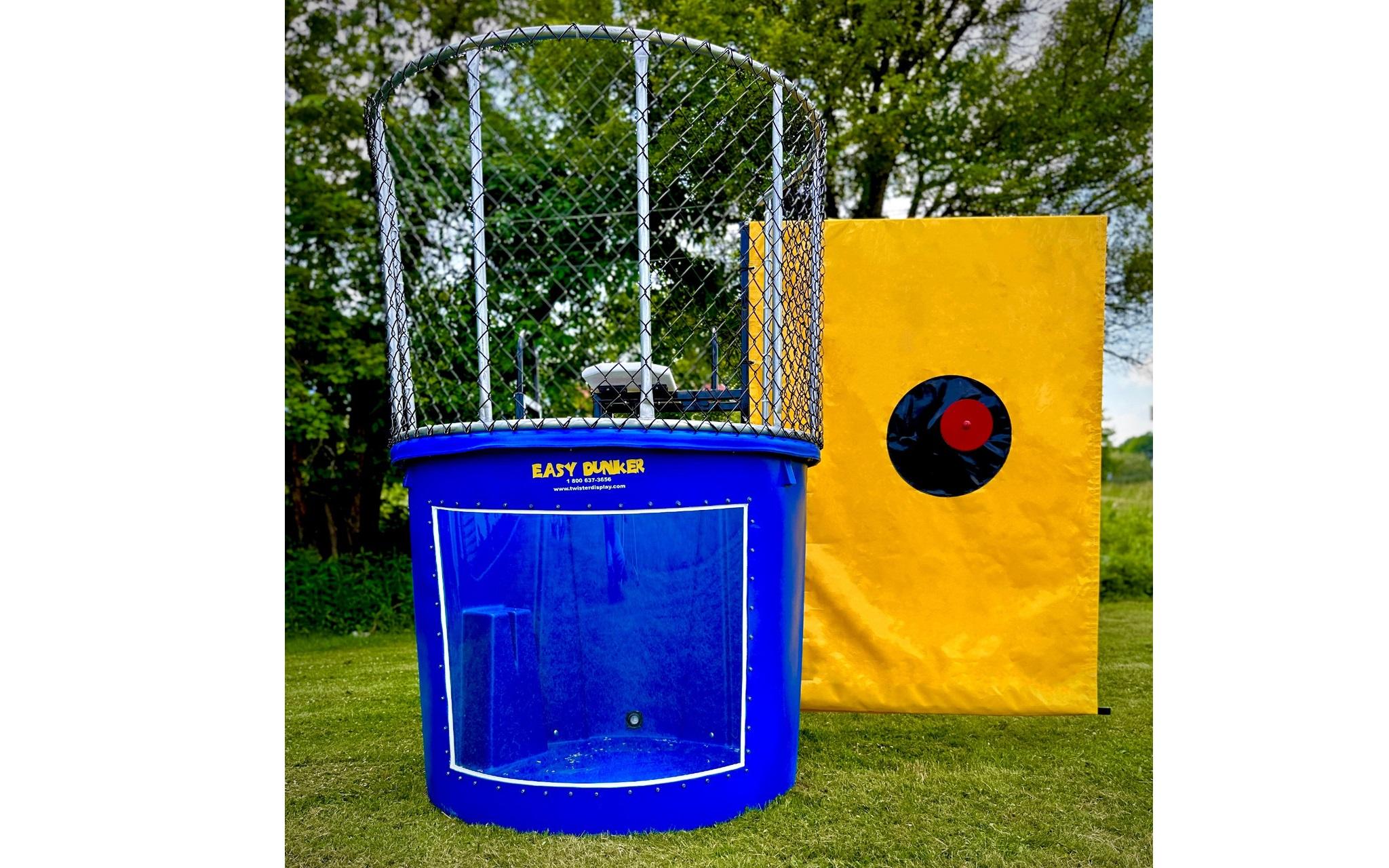 Outdoor dunk tank game rental for Ottawa neighbourhood block parties and school carnivals