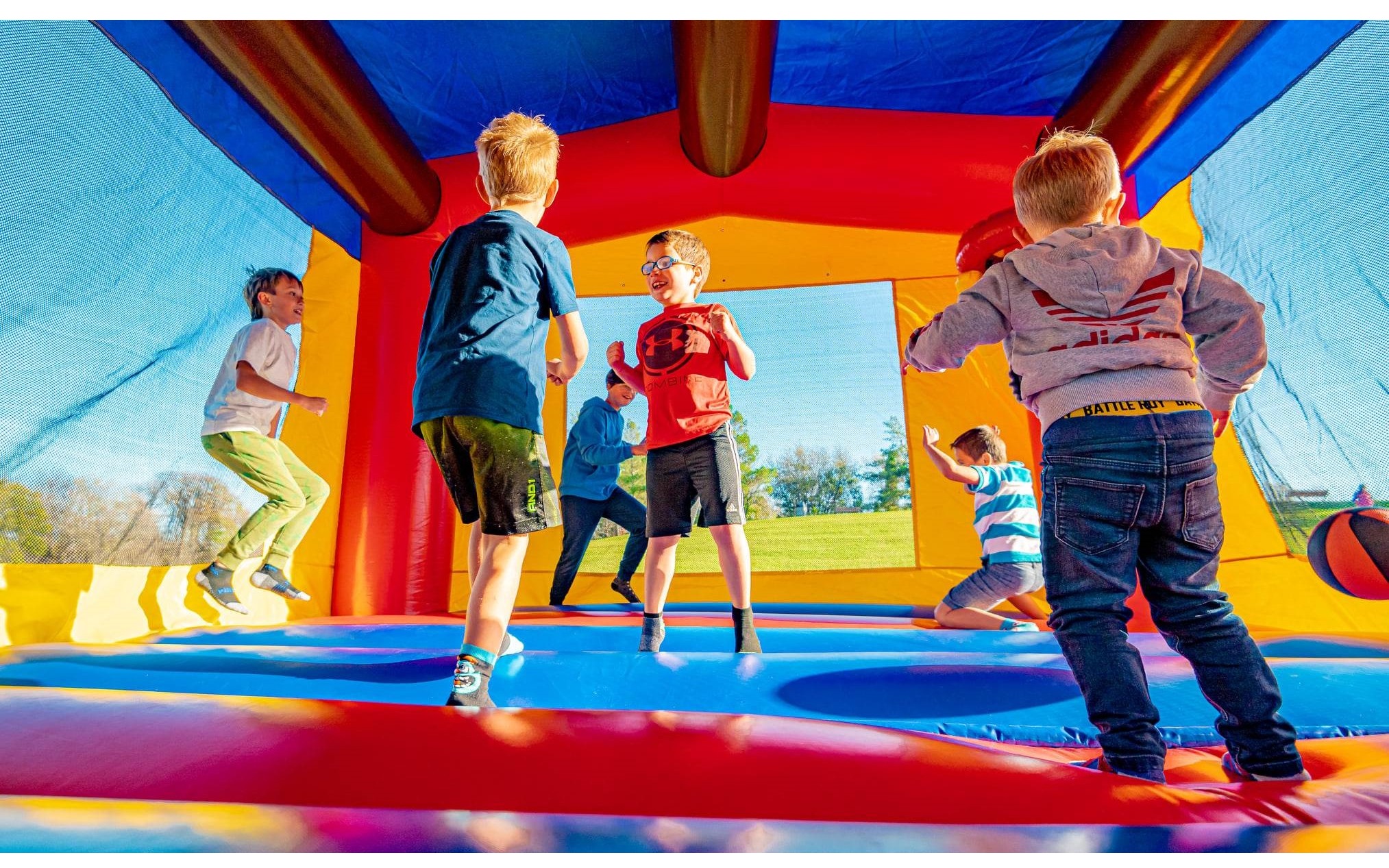 Inflatable Bouncy castles, Obstacle Courses, Waterslides, Facepainting, Popcorn / Cotton candy / Snow cone machines, party yard indoor and outdoor games rentals in Ottawa Ontario