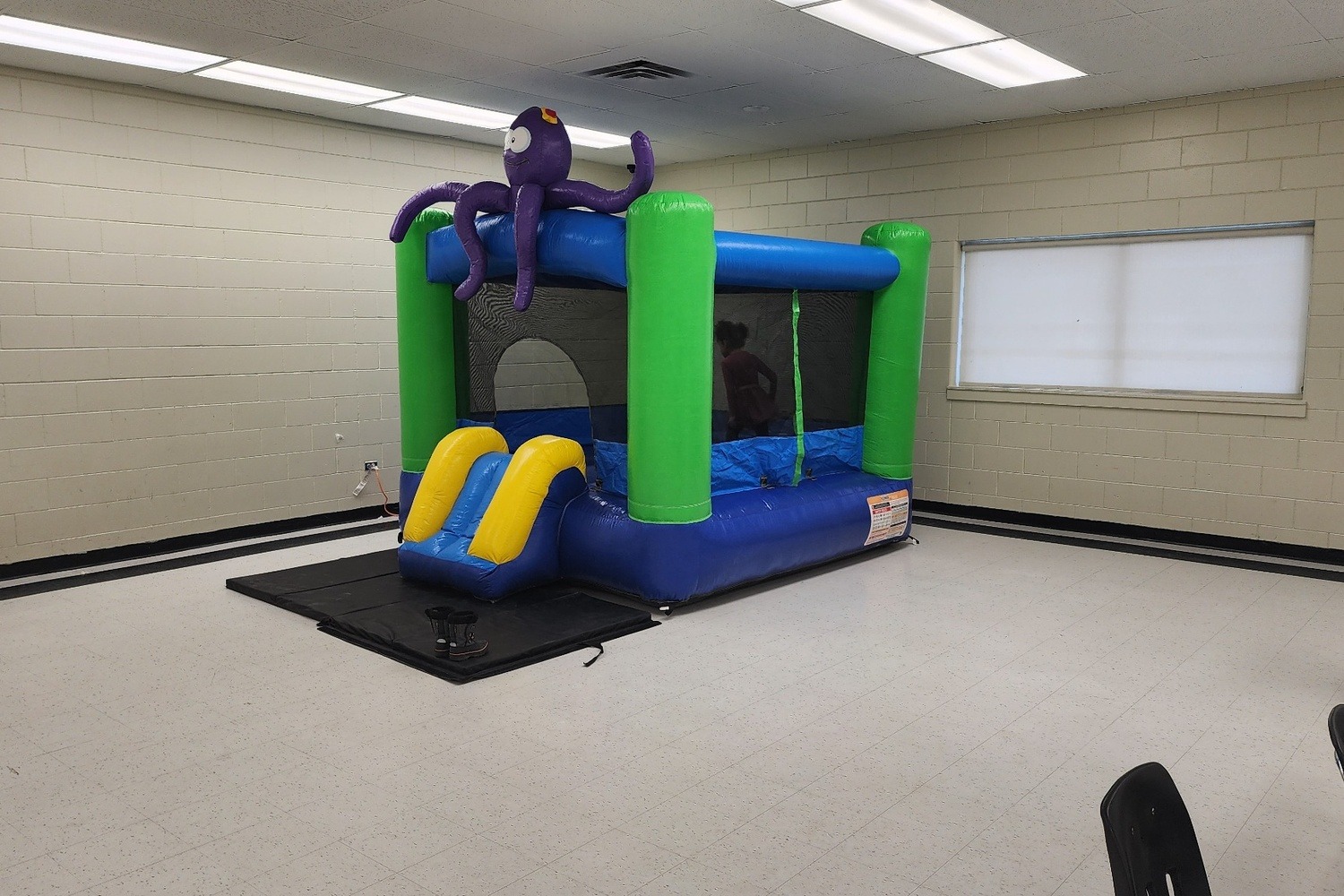Octopus inflatable bouncer with slide and basketball hoop for kids parties Ottawa